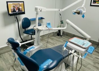 dental chair with all equipements
